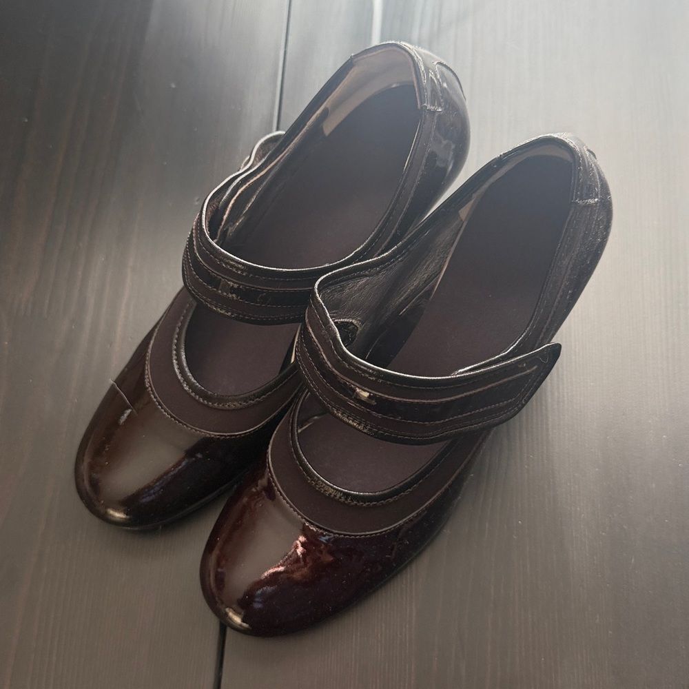 Italian Brown Patent Leather Mary Jane Pump Heels by Taryn Rose 37